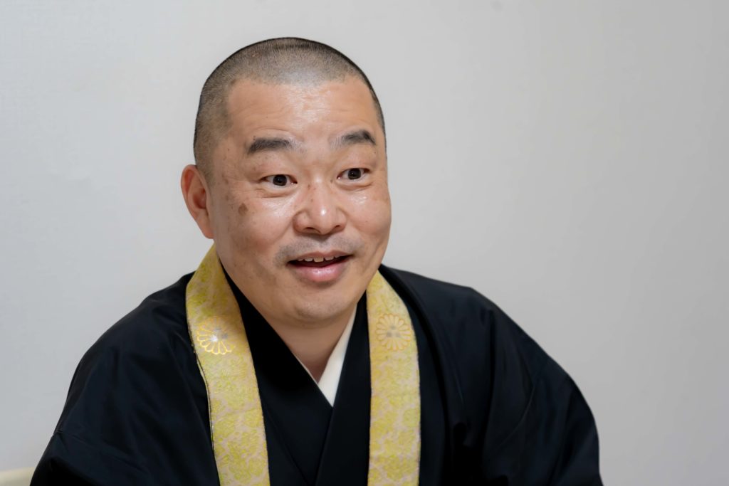 講師