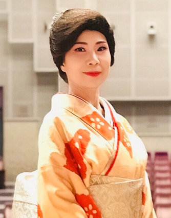 講師